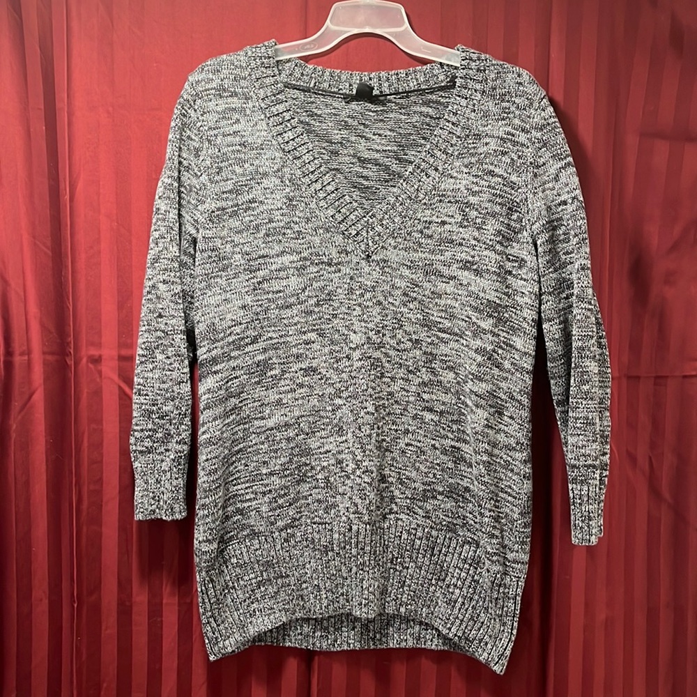 Style & Co. 1X dark gray pullover sweater with silver threading